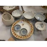 AN ASSORTMENT OF VARIOUS PLATES AND BOWLS