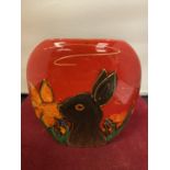 AN ANITA HARRIS HAND PAINTED AND SIGNED RABBIT VASE