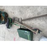 AN ASSORTMENT OF VINTAGE GARDEN TOOLS TO INCLUDE A QUALCAST CONCORDE E30 MOWER, FORKS, SPADES ETC
