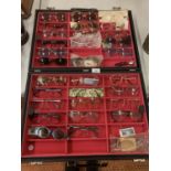 A SALESMAN'S OPTICIANS BRIEFCASE CONTAINING SPECTACLES