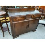 AN EARLY 20TH CENTURY OAK SIDEBOARD, 48" WIDE