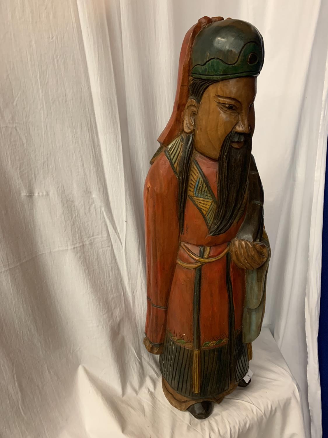 A LARGE CARVED AND HANDPAINTED FIGURE OF A JAPANESE CLERIC (H:90CM) - Image 2 of 3