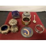 VARIOUS ITEMS OF HALLMARKED SILVER TO INCLUDE A PIN BOX, CRUET SET, SPOON, PHOTOGRAPH FRAME SPOON