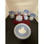 SEVEN ITEMS OF WEDGWOOD BLUE JASPERWARE TO INCLUDE COMMEMORATIVE TANKARDS, A LIDDED TRINKET BOX,