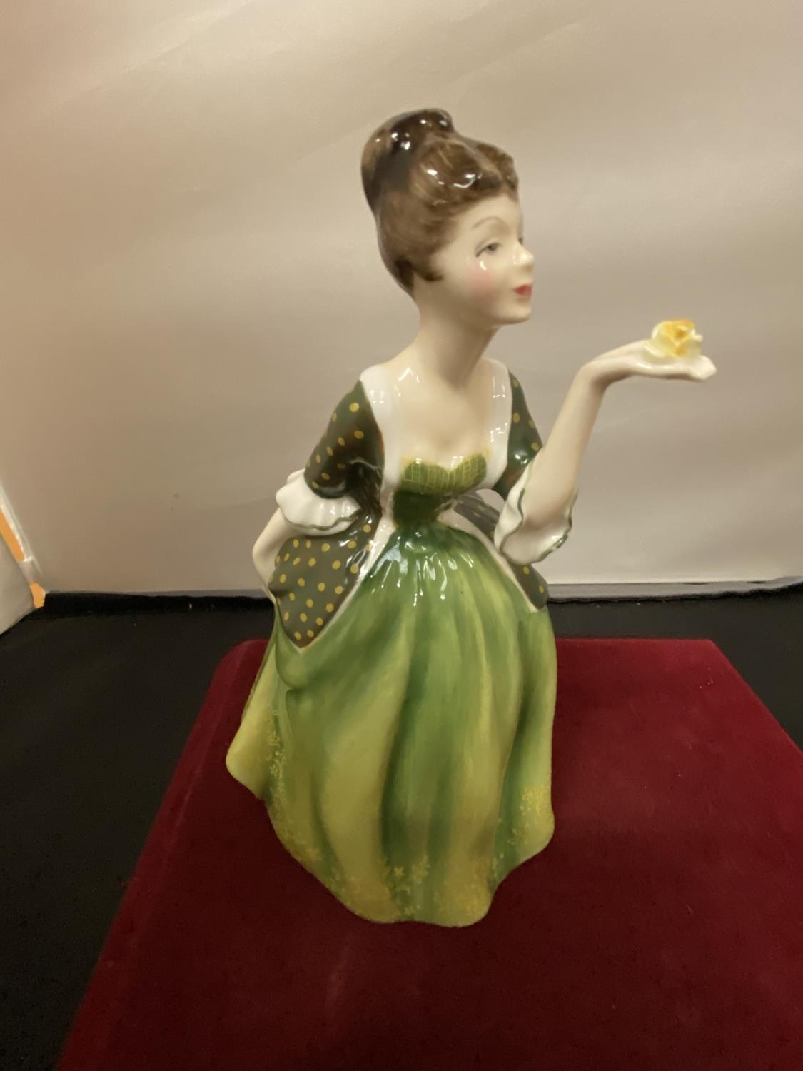 FOUR ROYAL DOULTON FIGURINES (SECONDS) TO INCLUDE SARA, FLEUR, CORALIE AND FIGURE OF THE YEAR AMY - Image 4 of 9