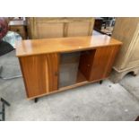 A RETRO TEAK CABINET WITH TWO DOORS AND A PAIR OF SLIDING GLASS CENTRAL DOORS