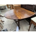 AN EARLY 20TH CENTURY OVAL OAK DROP LEAF DINING TABLE ON BARLEY TWIST SUPPORTS - 42" X 60"