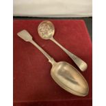 TWO HALLMARKED SILVER ITEMS TO INCLUDE CHESTER SPOON AND A STRAINER