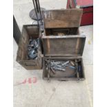 TWO VINTAGE WOODEN TOOL CHESTS AND A FURTHER METAL TOOL CHEST TO INCLUDE CONTENTS OF TOOLS