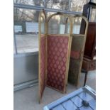A 19TH CENTURY FOUR DIVISION DRAUGHT SCREEN WITH GLAZED UPPER PORTION, EACH DIVISION 22"
