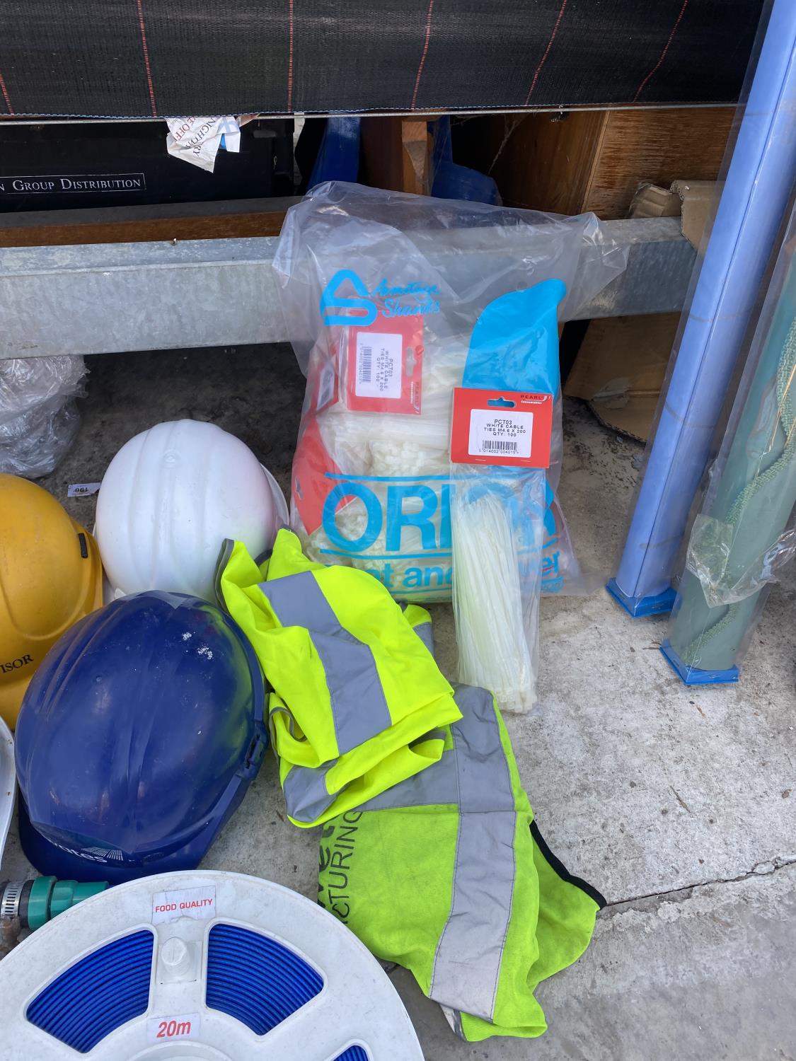 AN ASSORTMENT OF HEALTH AND SAFETY ITEMS TO INCLUDE HI VIZ JACKETS AND HARD HATS ETC - Image 5 of 5