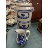 A LARGE BLUE AND WHITE ORIENTAL STYLE STICK STAND (H:40CM) TO INCLUDE A BLUE AND WHITE JUG A/F