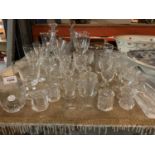 AN ASSORTMENT OF GLASSWARE TO INCLUDE DECANTERS AND SHERRY GLASSES ETC
