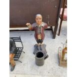 A LARGE RESIN BUTLER FIGURE AND A LARGE WOODEN TANKARD