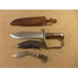 A LARGE BOWIE FIGHTING KNIFE, 25CM BLADE, LEATHER SCABBARD, KUKRI KNIFE (2)