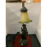 A DECORATIVE FIGURED TABLE LAMP WITH GREEN GLASS SHADE