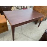 A MODERN MAHOGANY EFFECT DINING TABLE, 59x36"