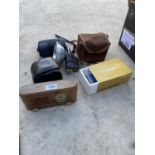 AN ASSORTMENT OF VINTAGE CAMERA EQUIPMENT