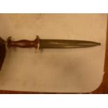 A GERMAN MID 20TH CENTURY NPEA DAGGER, 22CM BLADE WITH INSCRIPTION, COMPLETE WITH SCABBARD