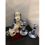 A PAIR OF LARGE BLUE AND WHITE STAFFORDSHIRE FLATBACK SPANIELS TO INCLUDE A PAIR OF CARLTON WARE