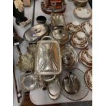 A QUANTITY OF SILVER PLATED ITEMS TO INCLUDE A THREE BRANCH CANDLESTICK ETC