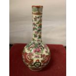 A NINETEENTH CENTURY FAMILLE ROSE ENAMELLED BOTTLE VASE SIGNED WITH TWO CHARACTERS H:16CM