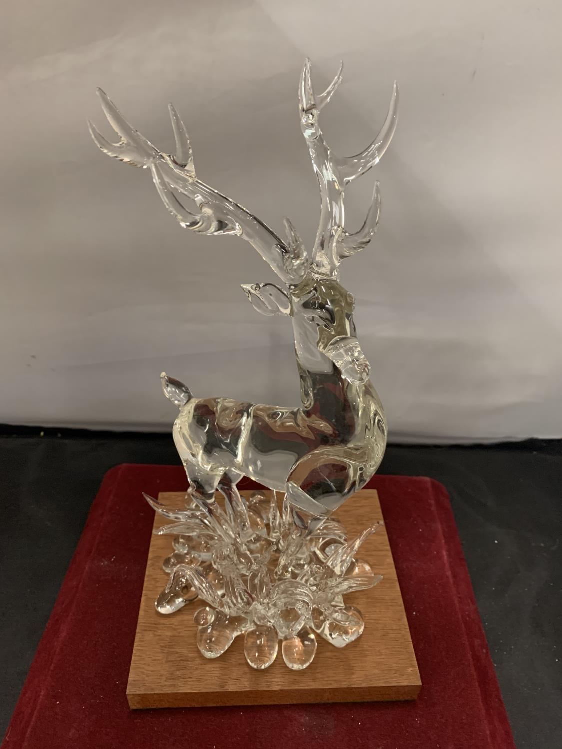 A CRYSTAL GLASS SCULPTURE BY BONILLA OF A STAG