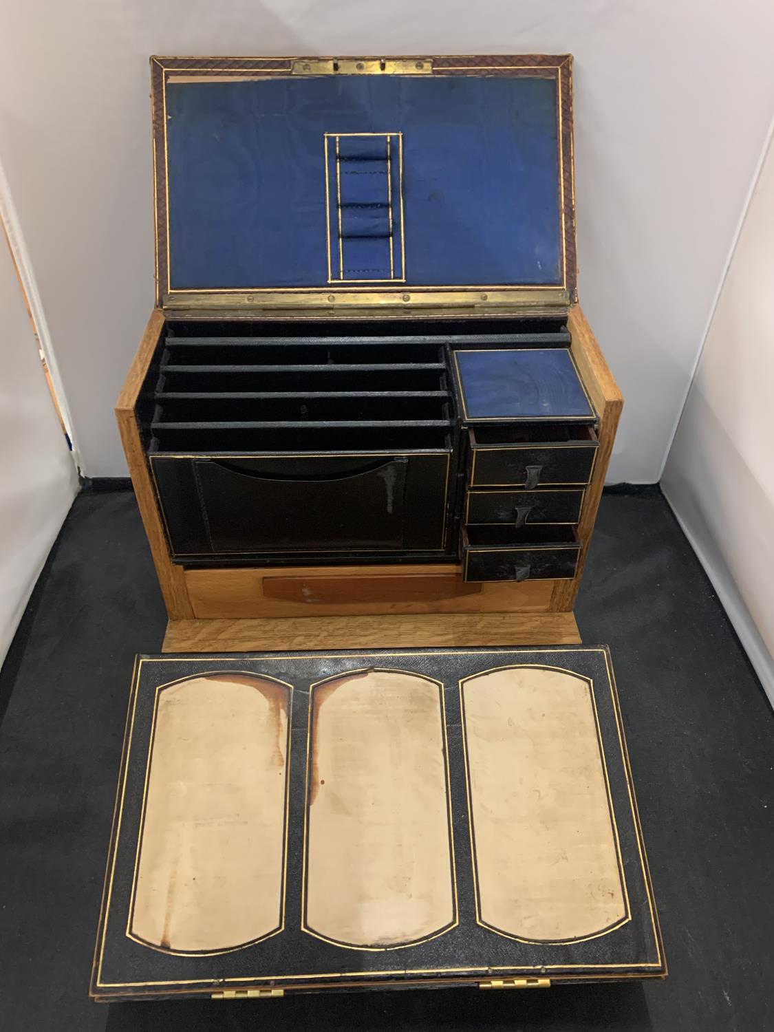A VINTAGE WOODEN WRITING SLOPE INCORPORATING THREE SMALL DRAWERS AND LETTER RACK WITHIN THE - Image 2 of 5
