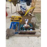 AN ASSORTMENT OF HAND TOOLS TO INCLUDE SAWS, ELECTRIC DRILLS AND HAMMERS ETC