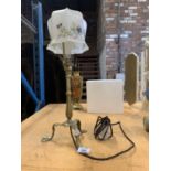 A DECORATIVE BRASS TABLE LAMP WITH FLORAL GLASS SHADE