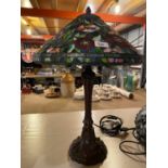 A TIFFANY STYLE TABLE LAMP WITH METAL BASE (60CMS HIGH)