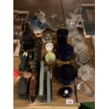 AN ECLECTIC ASSORTMENT OF VARIOUS ITEMS TO INCLUDE LARGE BLUE LIDDED TRINKET BOXES, CUT GLASS CANDLE