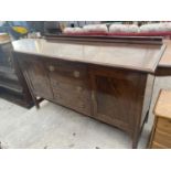 AN EDWARDIAN MAHOGANY CHIPPENDALE STYLE SIDEBOARD ENCLOSING TWO CUPBOARDS AND THREE DRAWERS