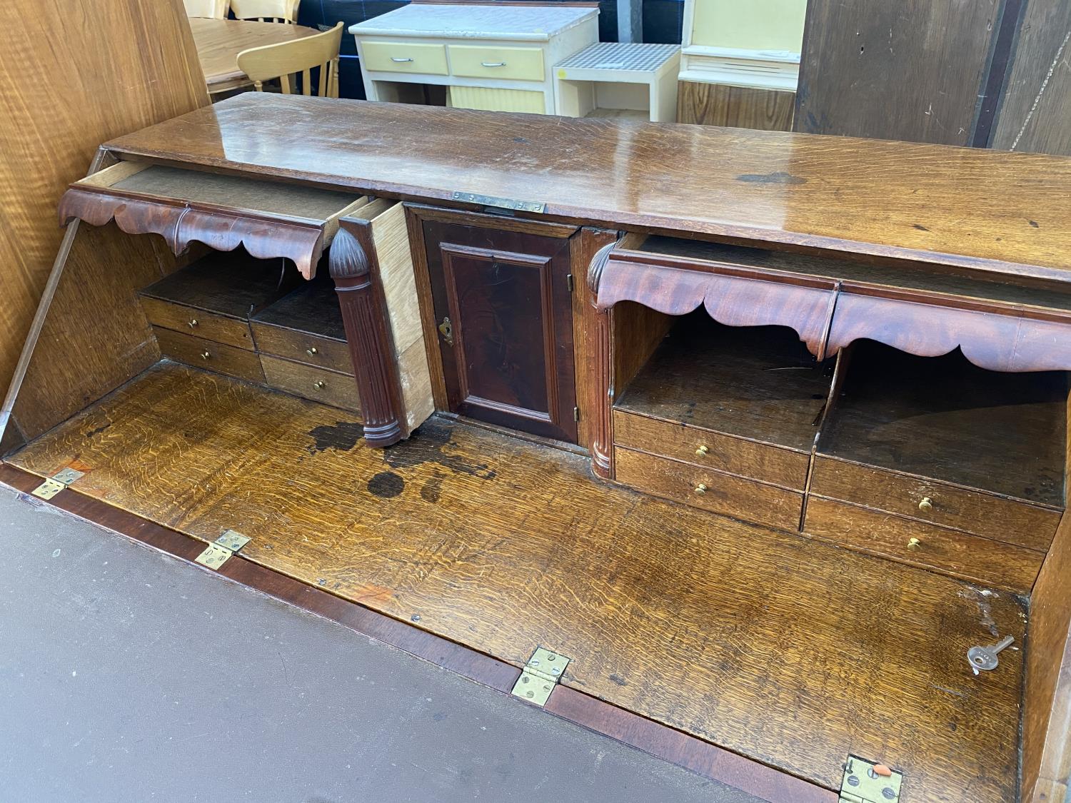 A GEORGE III OAK AND CROSSBANDED FALL FRONT BUREAU WITH FITTED INTERISOR, 45.5" WIDE - Image 8 of 8