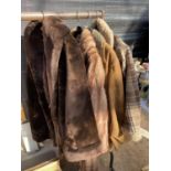 A GROUP OF FOUR COATS AND JACKETS TO INCLUDE A SHEEP SKIN COAT ETC