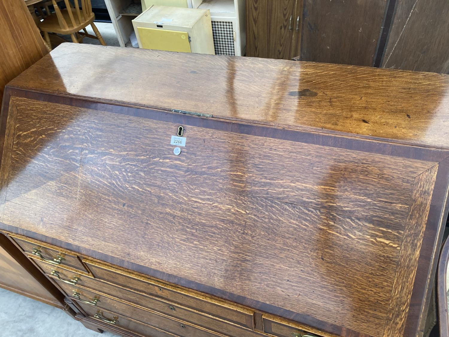 A GEORGE III OAK AND CROSSBANDED FALL FRONT BUREAU WITH FITTED INTERISOR, 45.5" WIDE - Image 2 of 8