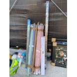 AN ASSORTMENT OF ITEMS TO INCLUDE MATERIAL, BLINDS AND A CURTAIN POLE ETC
