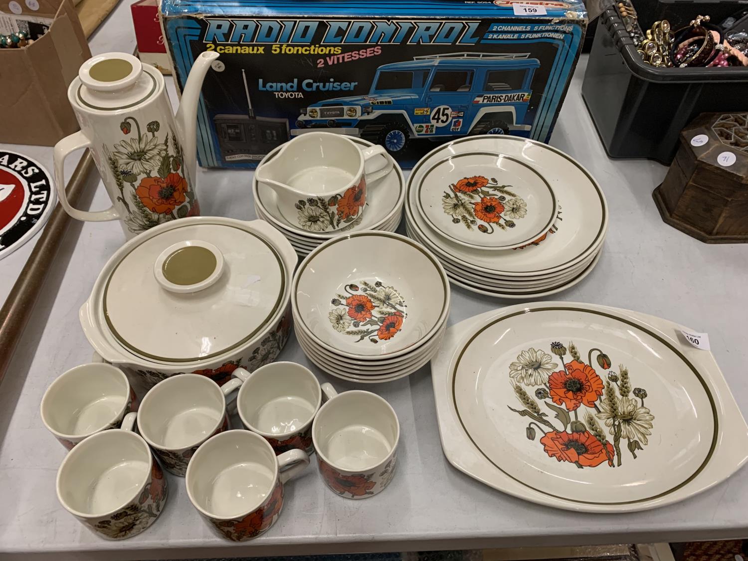 A RETRO J & G MEAKIN STUDIO COFFEE SET IN THE POPPY DESIGN