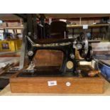 A VINTAGE SINGER SEWING MACHINE IN WOODEN CASE