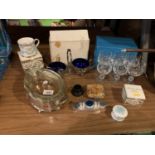 AN ECLECTIC ASSORTMENT OF GLASS AND TABLEWARE ITEMS ETC