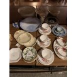 A SELECTION OF CERAMIC WARE TO INCLUDE A SHELLEY BOWL, A COALPORT BOWL, TWO ROYAL ALBERT 'OLD