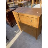 A MID 20TH CENTURY LIGHT OAK CHEST OF FOUR DRAWERS, 30.5" WIDE