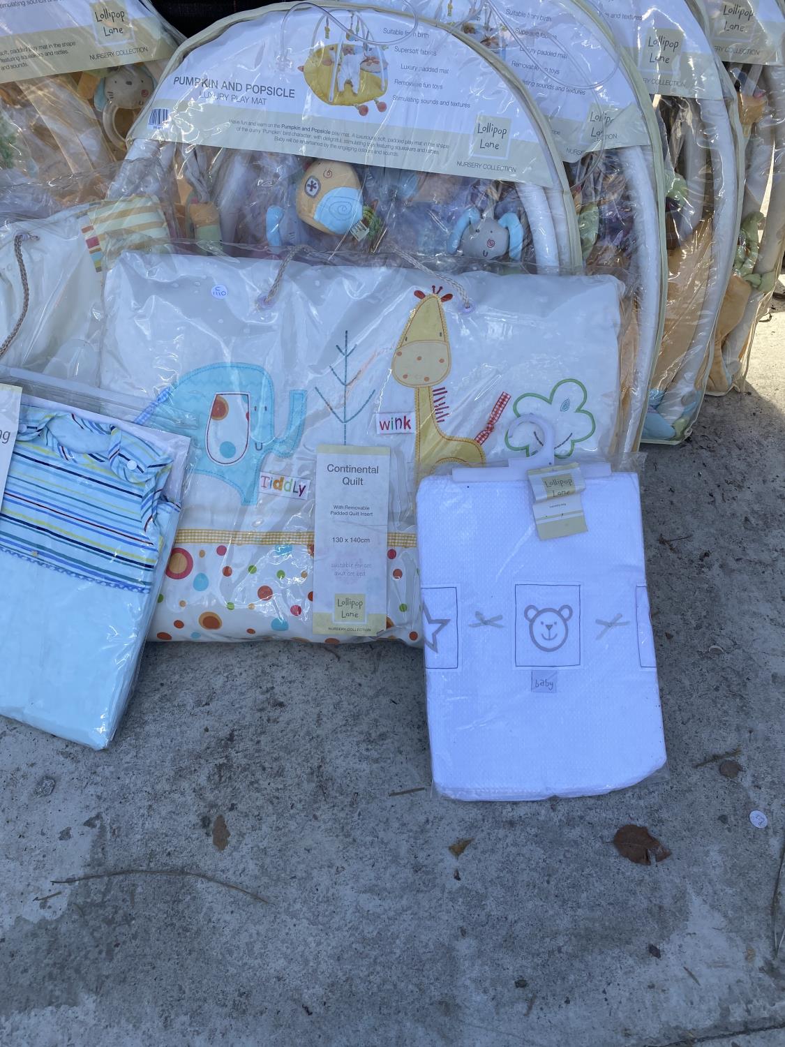 AN ASSORTMENT OF BABY ITEMS TO INCLUDE 6 PLAY MATS, 2 BLANKETS AND A SLEEP BAG - Image 2 of 3