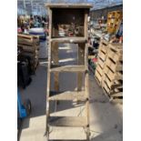 A VINTAGE FIVE RUNG WOODEN LADDER