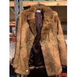 A VINTAGE LADIES FUR JACKET (SIZE 16)