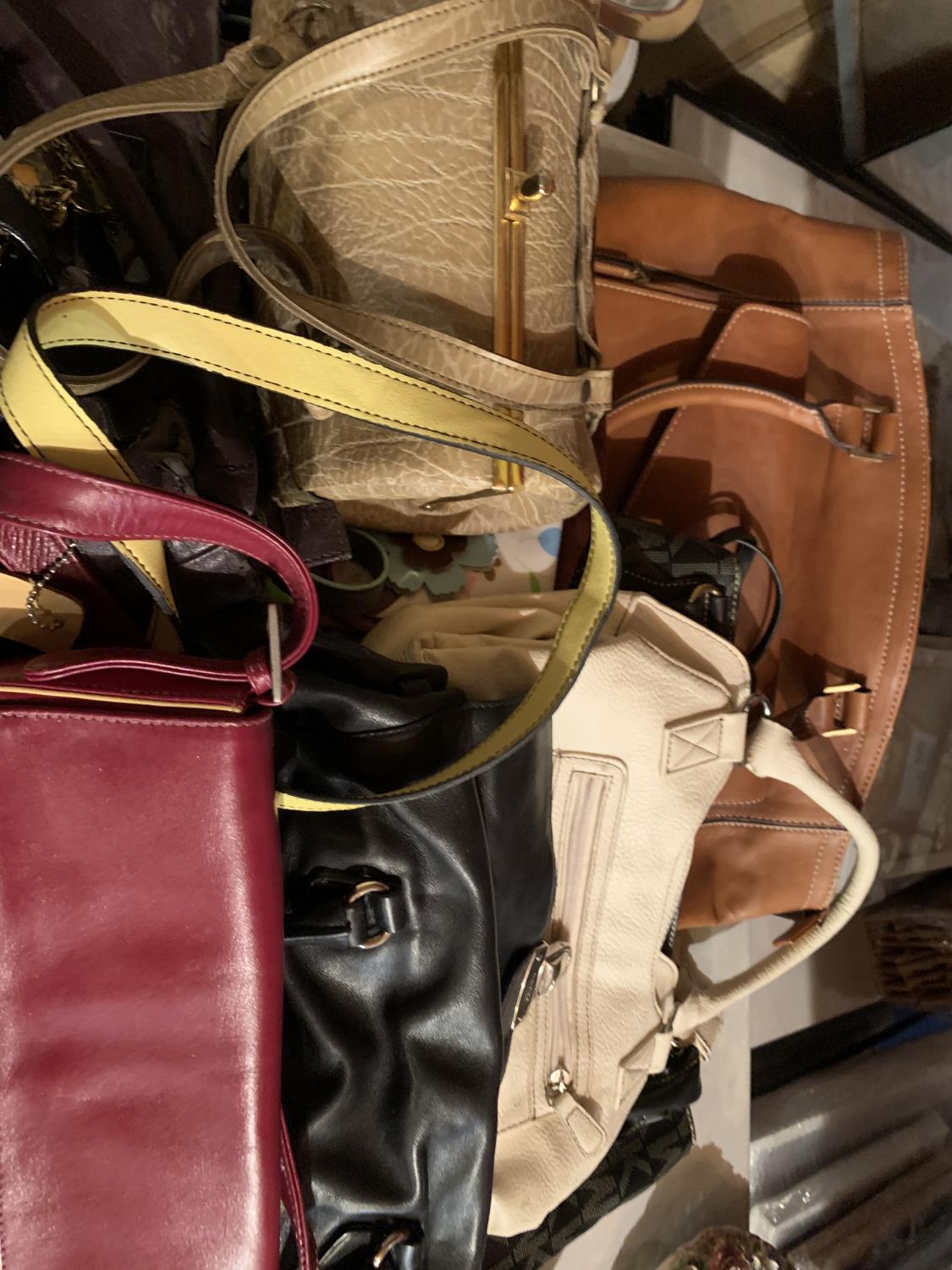 A LARGE QUANTITY OF HANDBAGS AND PURSES - Image 3 of 3