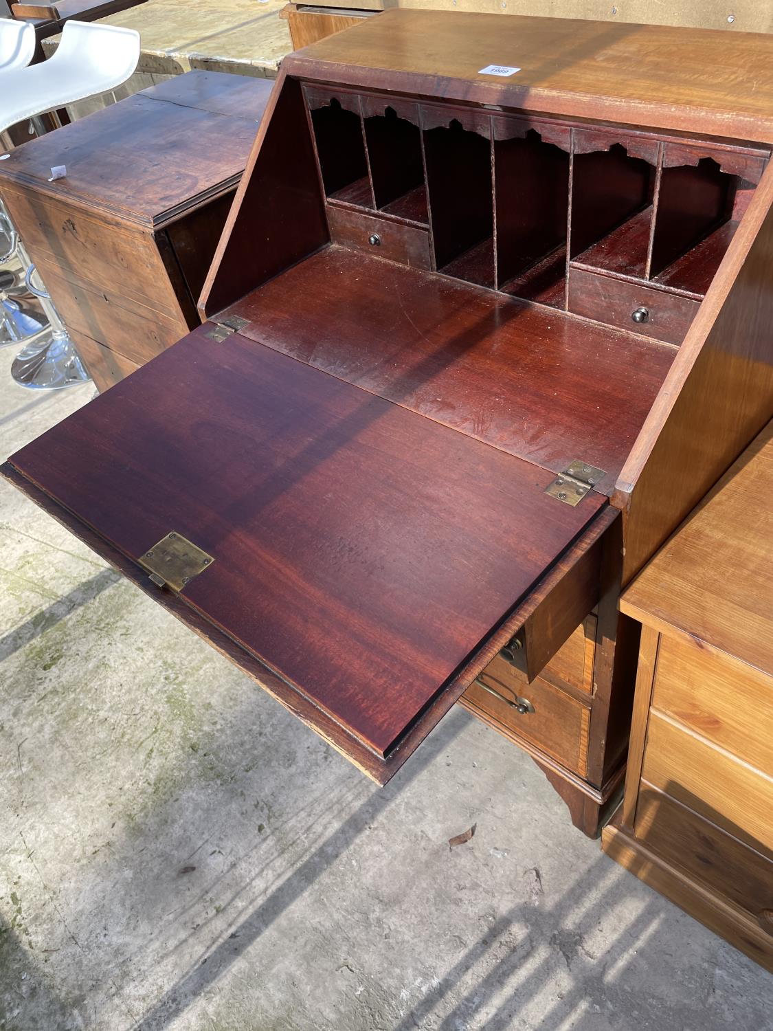 AN EDWARDIAN MAHOGANY AND INLAID BUREAU, 24" WIDE - Image 4 of 4