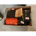 AN ASSORTMENT OF VINTAGE AND RETRO PURSES AND WALLETS