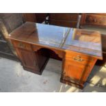 AN EDWARDIAN MAHOGANY KNEEHOLE DESK, 43x19"