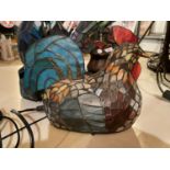 A TIFFANY STYLE LAMP IN THE FORM OF A CHICKEN